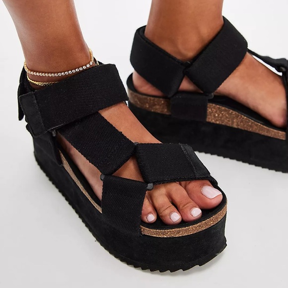 INTENTIONALLY BLANK Shoes - NEW Intentionally Blank Zona Rule Breaker Remix Platform Sandals in Black